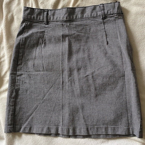 H&M Plaid Skirt (mini houndstooth pattern) - Picture 2 of 4